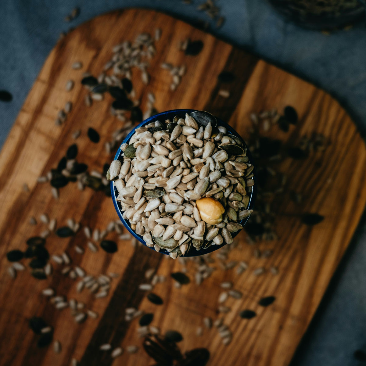 När man ska sälja fröer till klassresa blir leveransen sällan större än denna skål med fröer